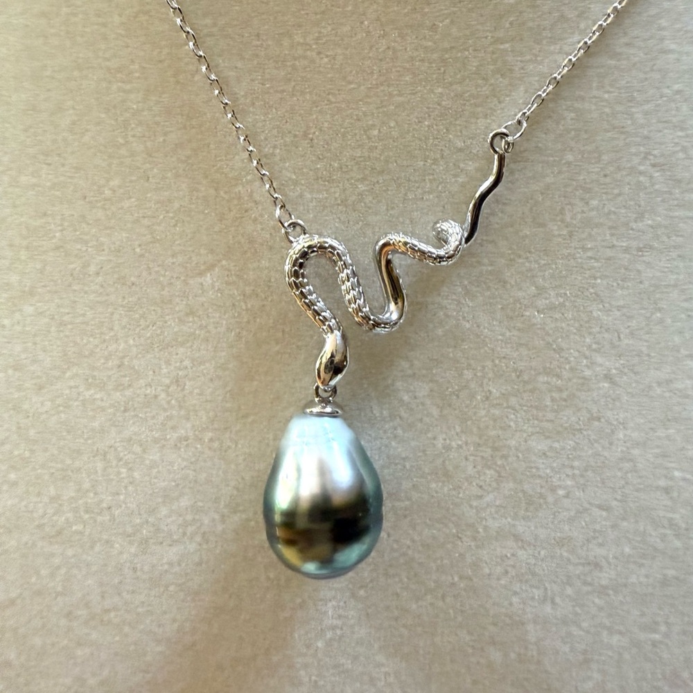 Seawater Black Tahitian Necklace